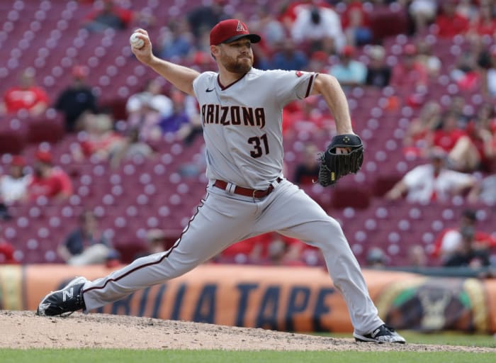 Arizona Diamondbacks pitcher Ian Kennedy throws pitch